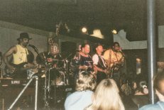 Marva dans un club du vieux quartier